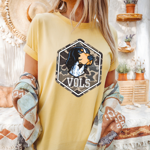 Load image 1 in gallery view. Camo Vols