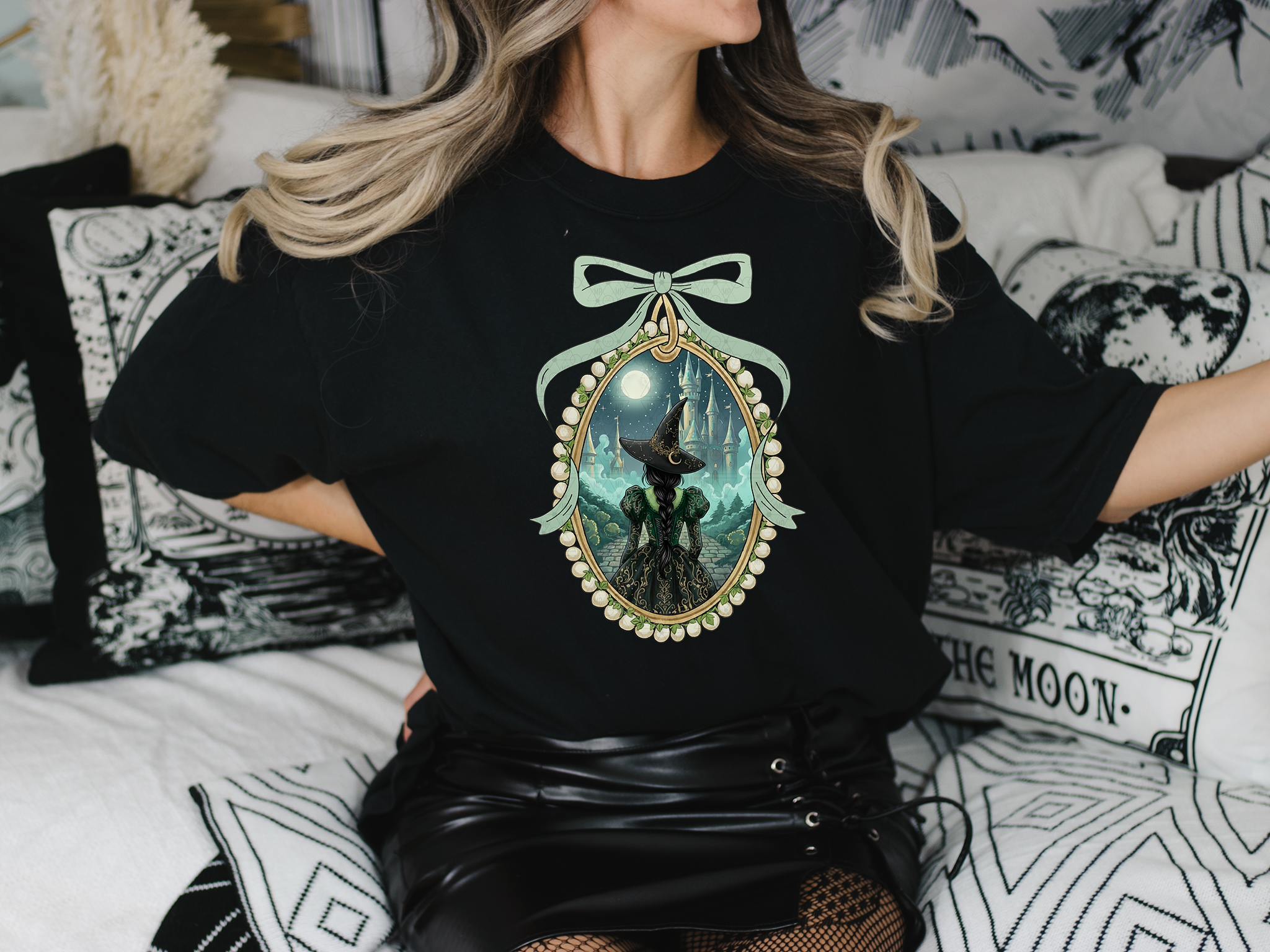 Wicked Frame With Bow